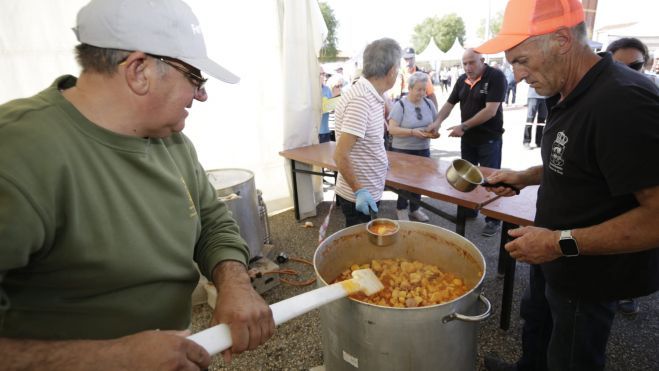 La XXI edición volverá a reunir en torno a la patata a vecinos, productores y visitantes en una jornada de tradición y convivencia. | FERNANDO OTERO