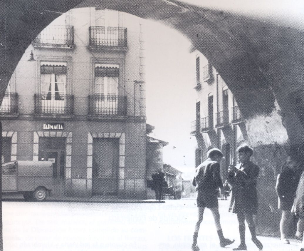 Esquina de la plaza de la Encina para acceder la calle Gil y Carrasco.