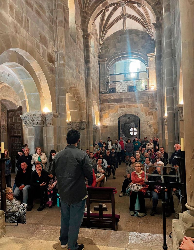 La Colegiata de Santa María de Arbas acerca al visitante a la historia. FRBAB La Colegiata de Santa María de Arbas acerca al visitante a la historia. FRBAB