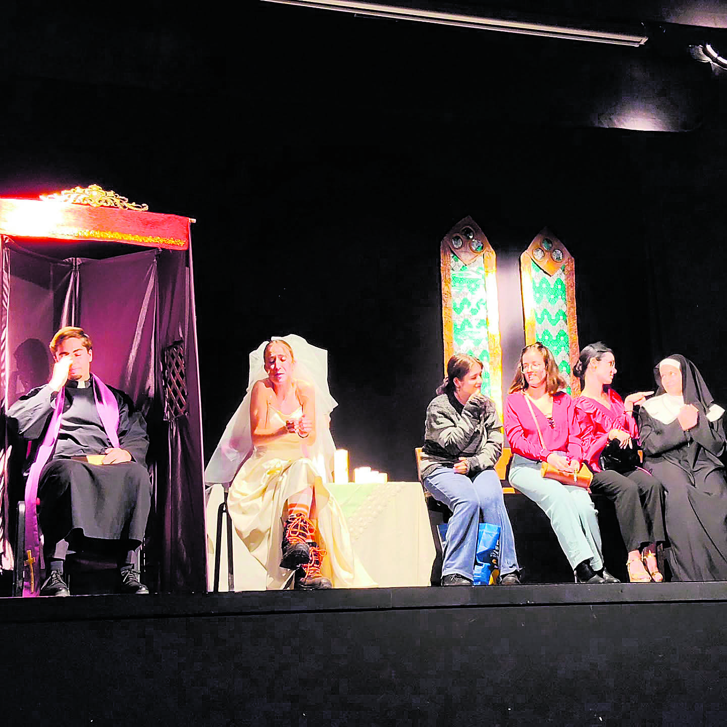 Una representación del Festival de Teatro Contemporáneo Antonio Llanos Aller. Una representación del Festival de Teatro Contemporáneo Antonio Llanos Aller.