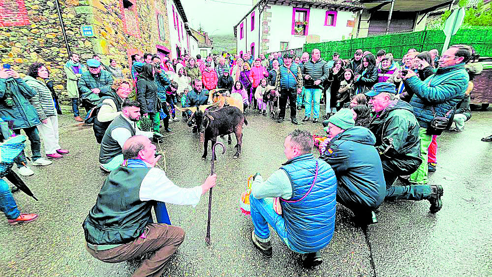 La Feria de la Cecina de Chivo es todo un acontecimiento en la comarca.  | SAÚL ARÉN