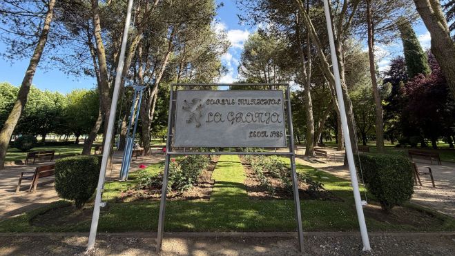 El cartelón que puede verse al entrar por la calle homónima al parque. SAÚL ARÉN