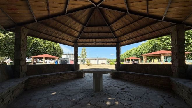 La zona del merendero cuenta con cinco estructuras y algunas mesas de ping pong en el centro de las mismas. SAÚL ARÉN