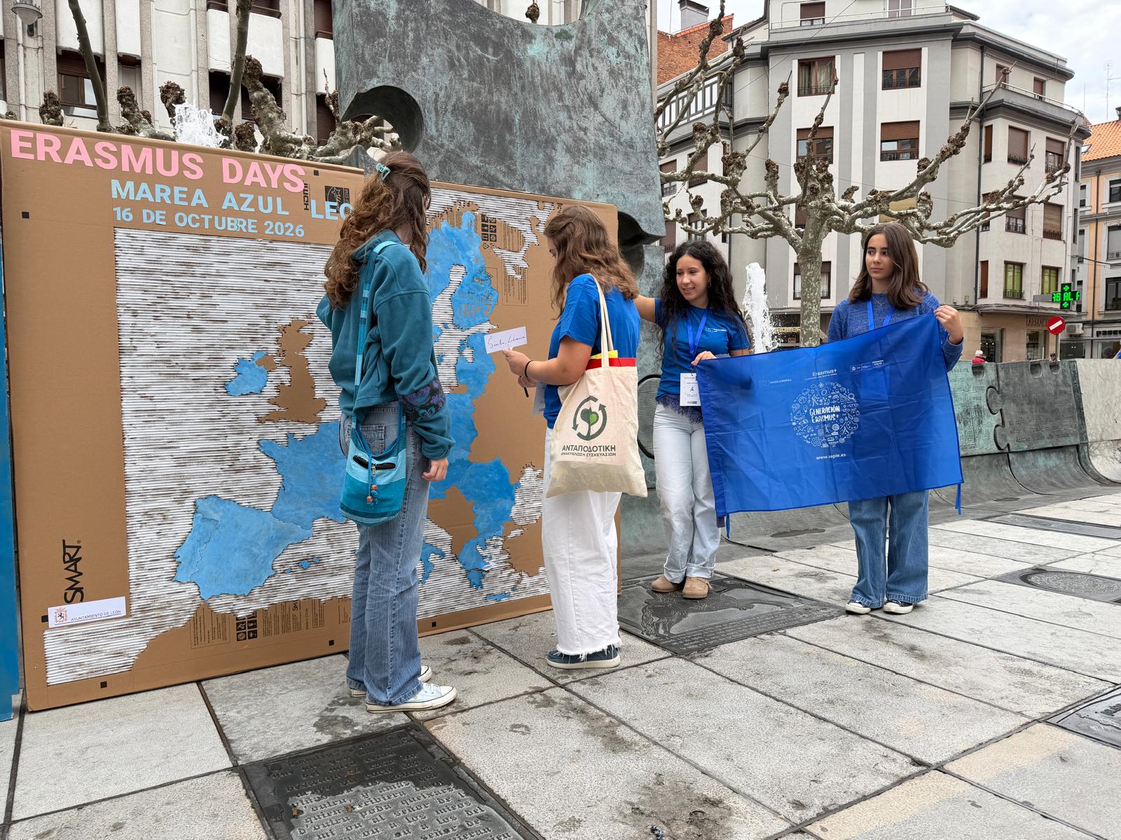 Marea azul en León con motivo del 'Erasmus Day' 