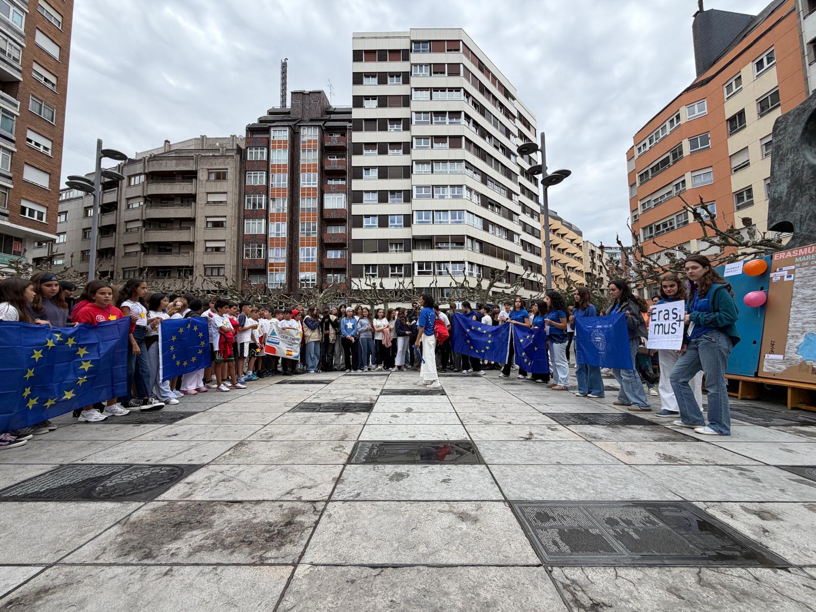 Marea azul en León con motivo del 'Erasmus Day' 