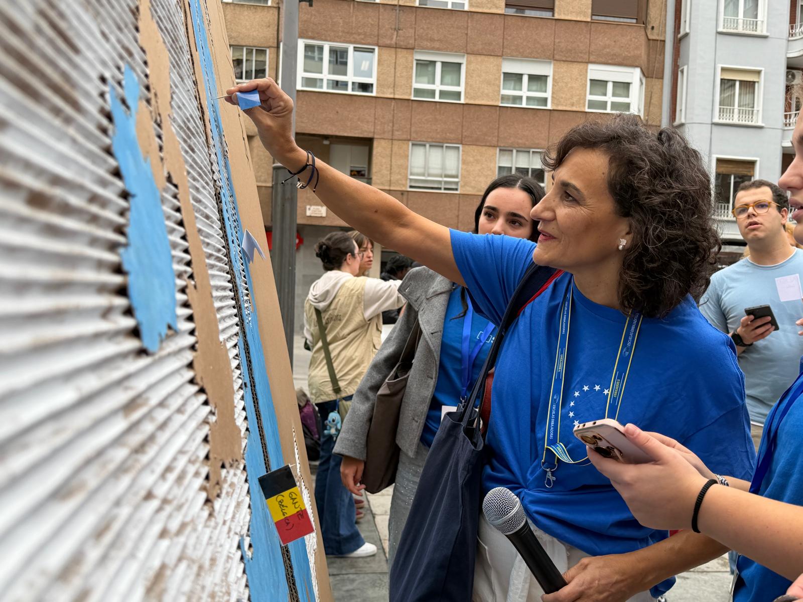 Marea azul en León con motivo del 'Erasmus Day' 