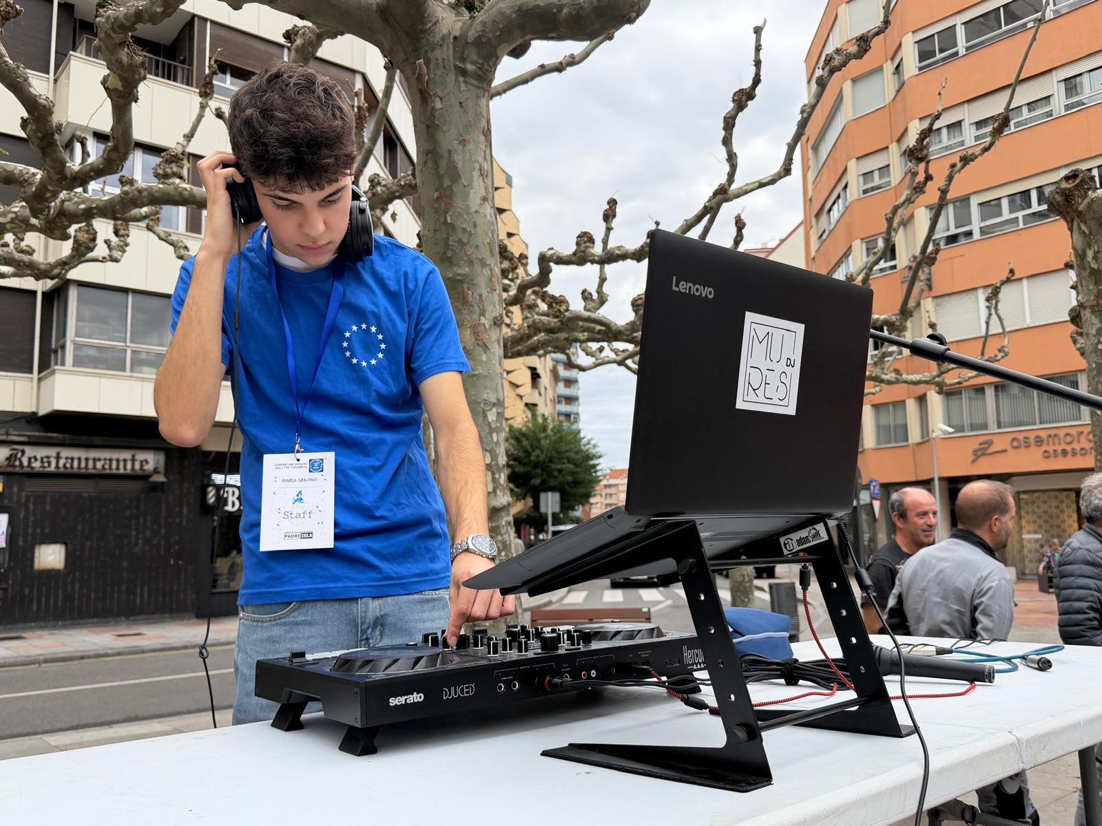 Marea azul en León con motivo del 'Erasmus Day' 