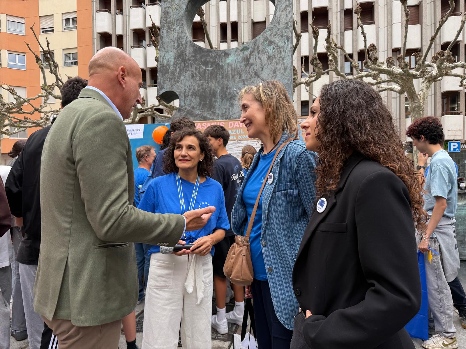 Marea azul en León con motivo del 'Erasmus Day'