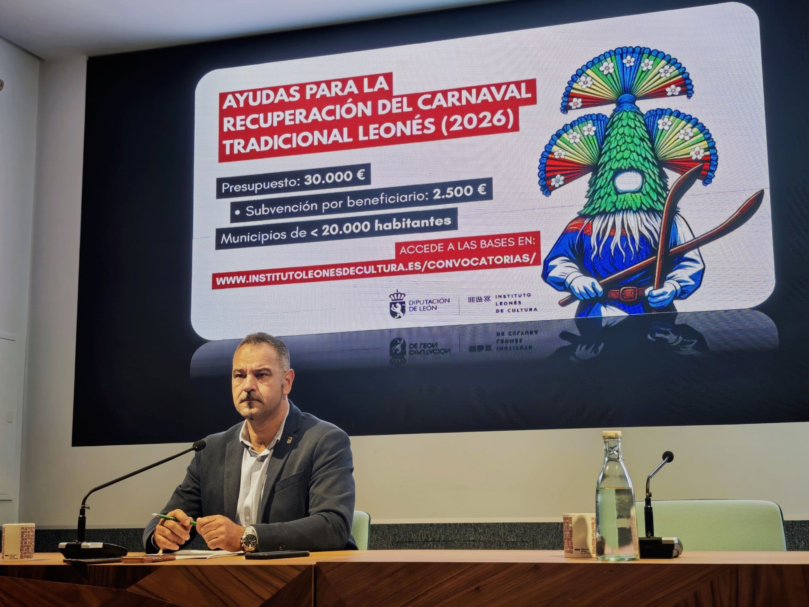El diputado de Cultura de la Diputación de León, Emilio Manuel Martínez, presenta las ayudas para recuperar el carnaval tradicional leonés El diputado de Cultura de la Diputación de León, Emilio Manuel Martínez, presenta las ayudas para recuperar el carnaval tradicional leonés