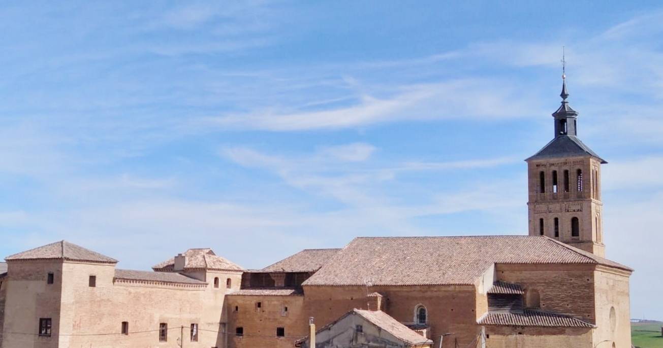 Imagen de archivo de la iglesia de San Miguel en Grajal de Campos. | PORTAL DE TURISMO DE LA JUNTA DE CASTILLA Y LEÓN