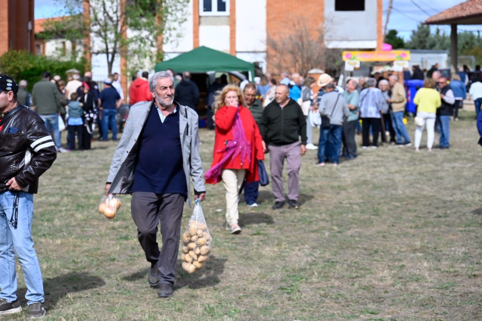 Feria de la Patata de Chozas de Abajo. | SAÚL ARÉN Feria de la Patata de Chozas de Abajo. | SAÚL ARÉN