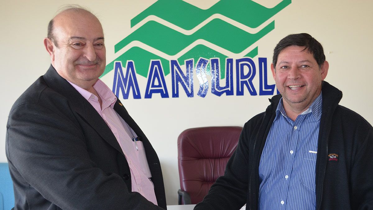 Isidoro Fernández y José Jiménez en las oficinas de la mancomunidad en Valencia de Don Juan. | L.N.C.