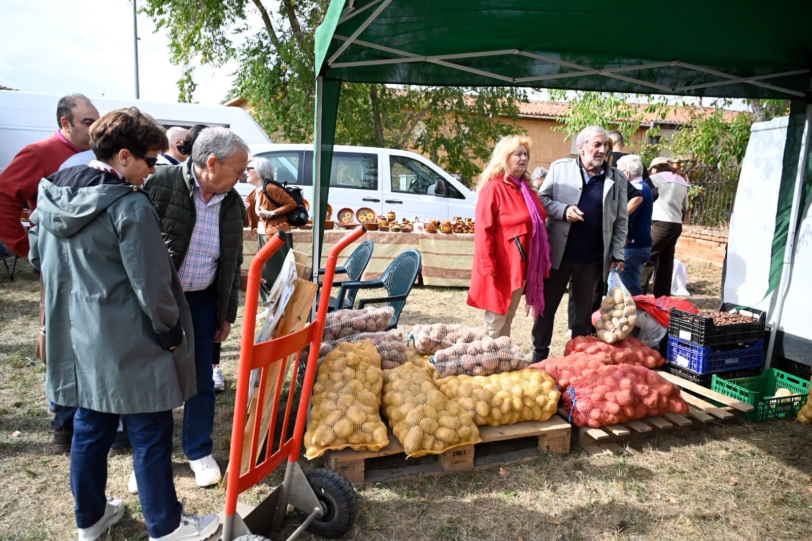 Feria de la Patata de Chozas de Abajo. | SAÚL ARÉN Feria de la Patata de Chozas de Abajo. | SAÚL ARÉN