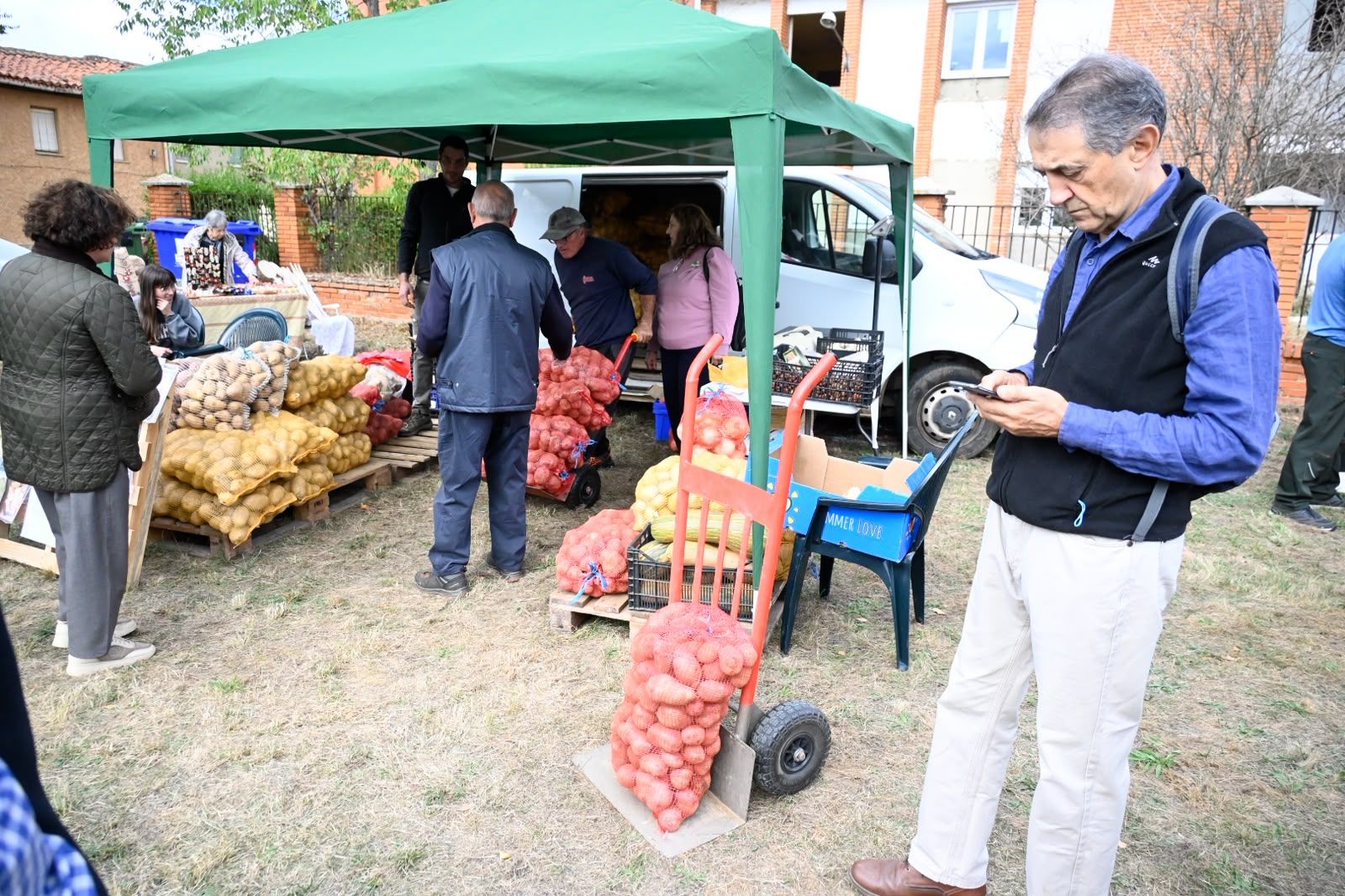Feria de la Patata de Chozas de Abajo. | SAÚL ARÉN Feria de la Patata de Chozas de Abajo. | SAÚL ARÉN
