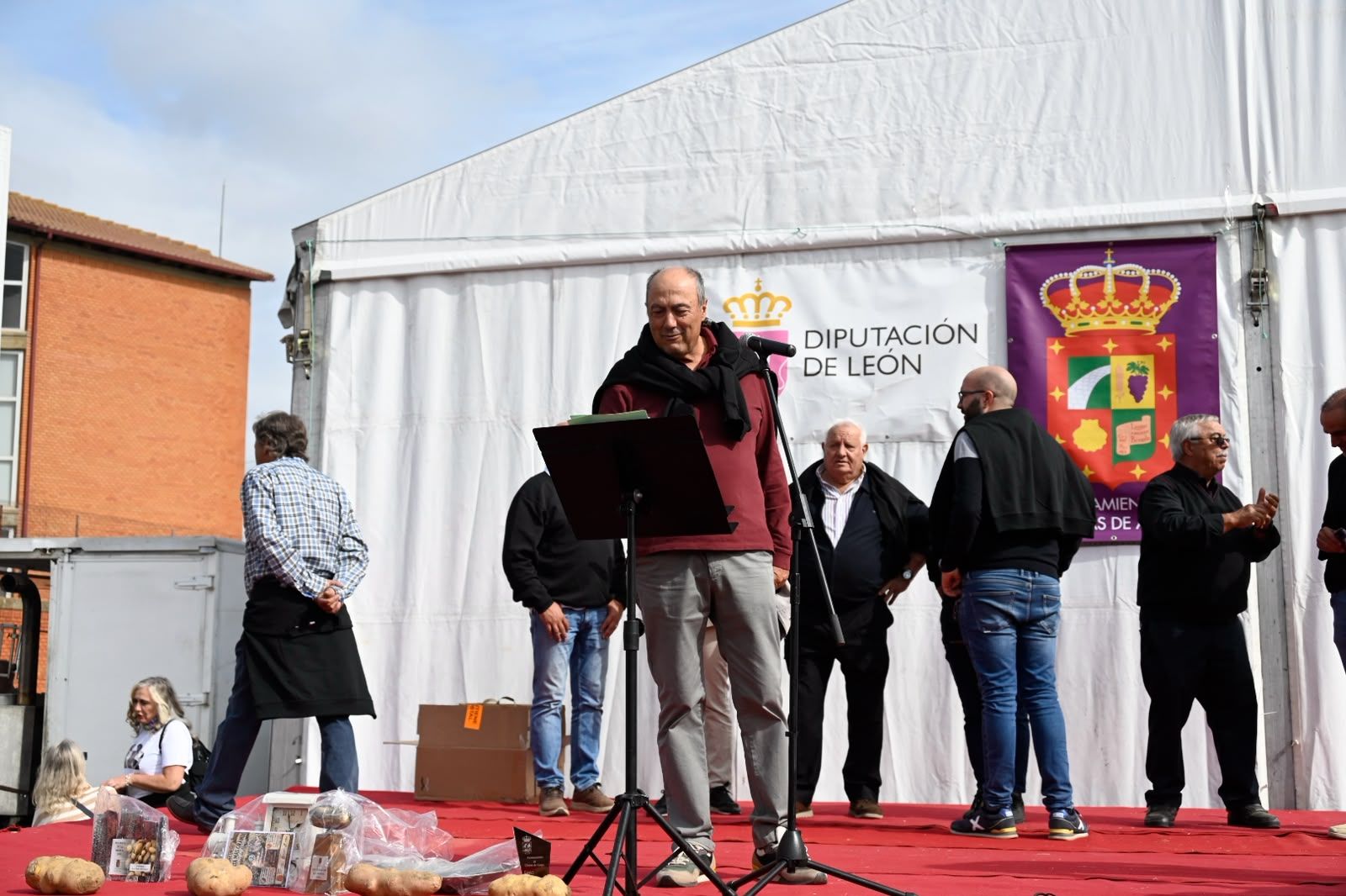 Feria de la Patata de Chozas de Abajo. | SAÚL ARÉN Feria de la Patata de Chozas de Abajo. | SAÚL ARÉN