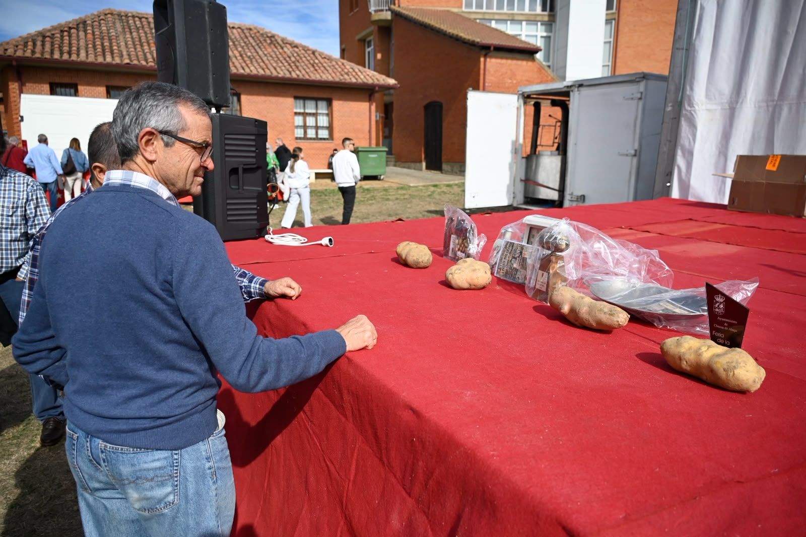 Feria de la Patata de Chozas de Abajo. | SAÚL ARÉN Feria de la Patata de Chozas de Abajo. | SAÚL ARÉN