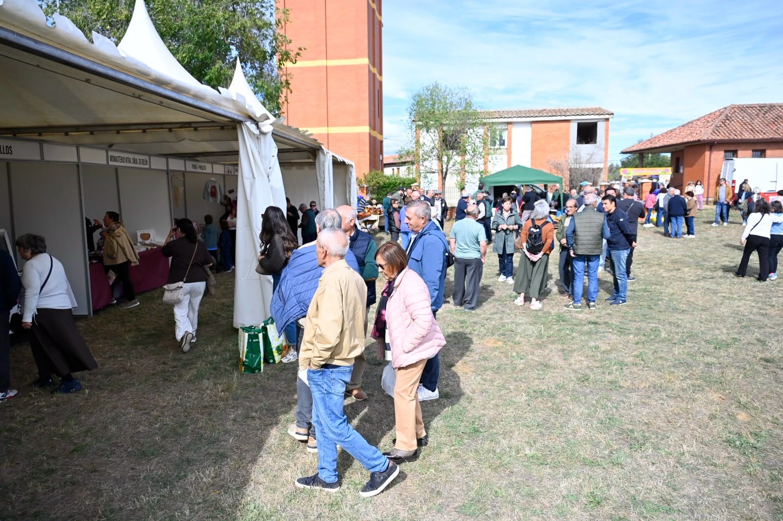 Feria de la Patata de Chozas de Abajo. | SAÚL ARÉN Feria de la Patata de Chozas de Abajo. | SAÚL ARÉN