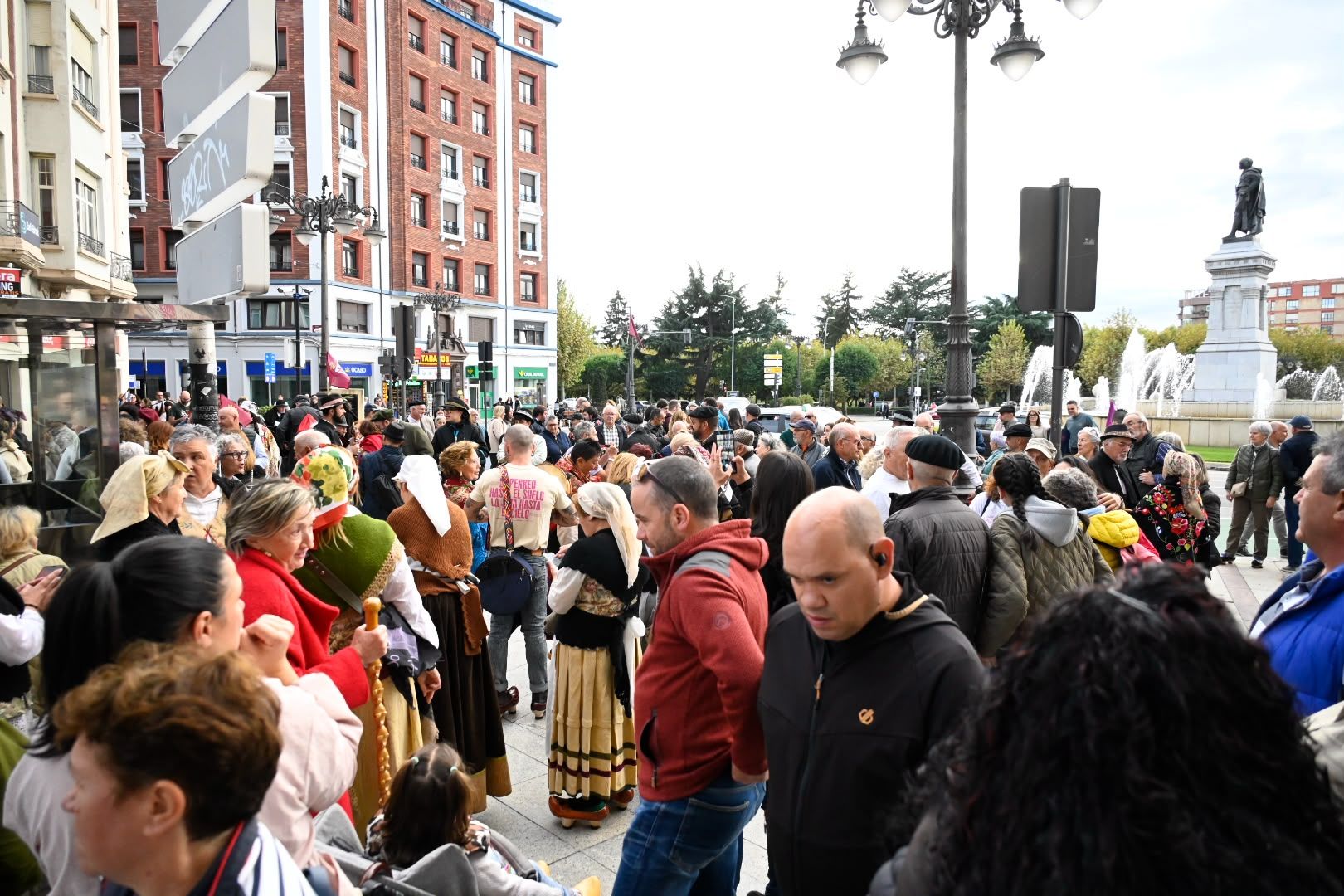 Quinta edición de la Madreñada en León capital. | SAÚL ARÉN Quinta edición de la Madreñada en León capital. | SAÚL ARÉN