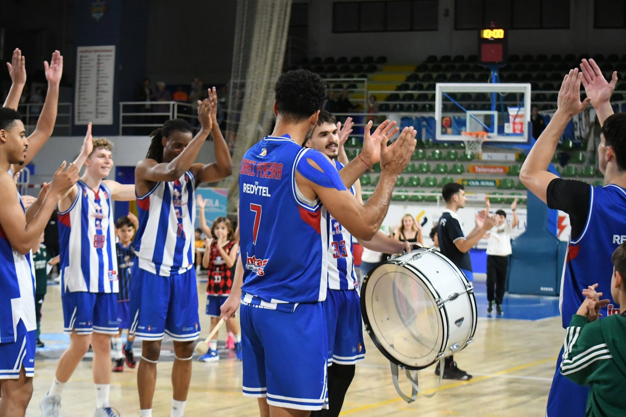 El Clínica Ponferrada se llevó la segunda victoria de la temporada en casa ante el Getafe. REDBLANQUIAZUL El Clínica Ponferrada se llevó la segunda victoria de la temporada en casa ante el Getafe. REDBLANQUIAZUL