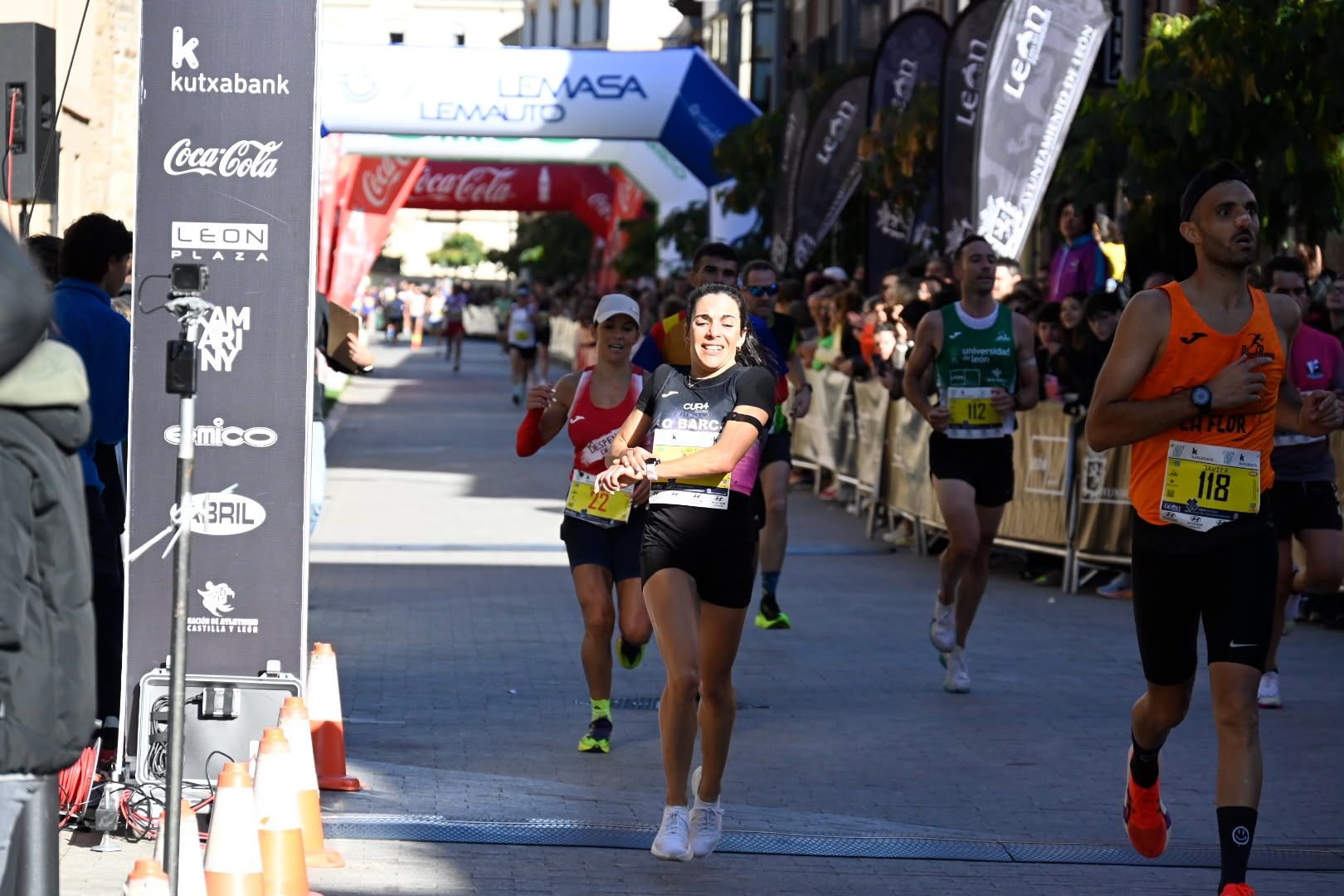 Los 10KM de León llenaron las calles de la capital desde primera hora de la mañana con cerca de 5.000 corredores. SAÚL ARÉN (65)