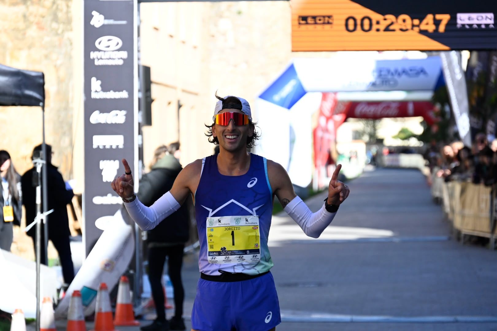 Los 10KM de León llenaron las calles de la capital desde primera hora de la mañana con cerca de 5.000 corredores. SAÚL ARÉN (69)