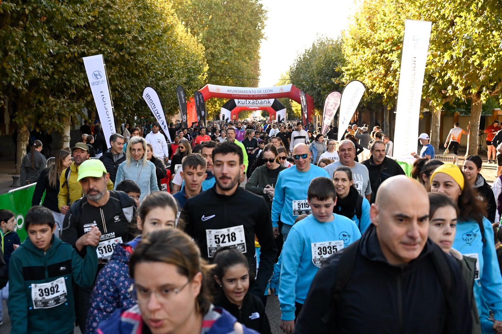 Los 10KM de León llenaron las calles de la capital desde primera hora de la mañana con cerca de 5.000 corredores. SAÚL ARÉN (7)