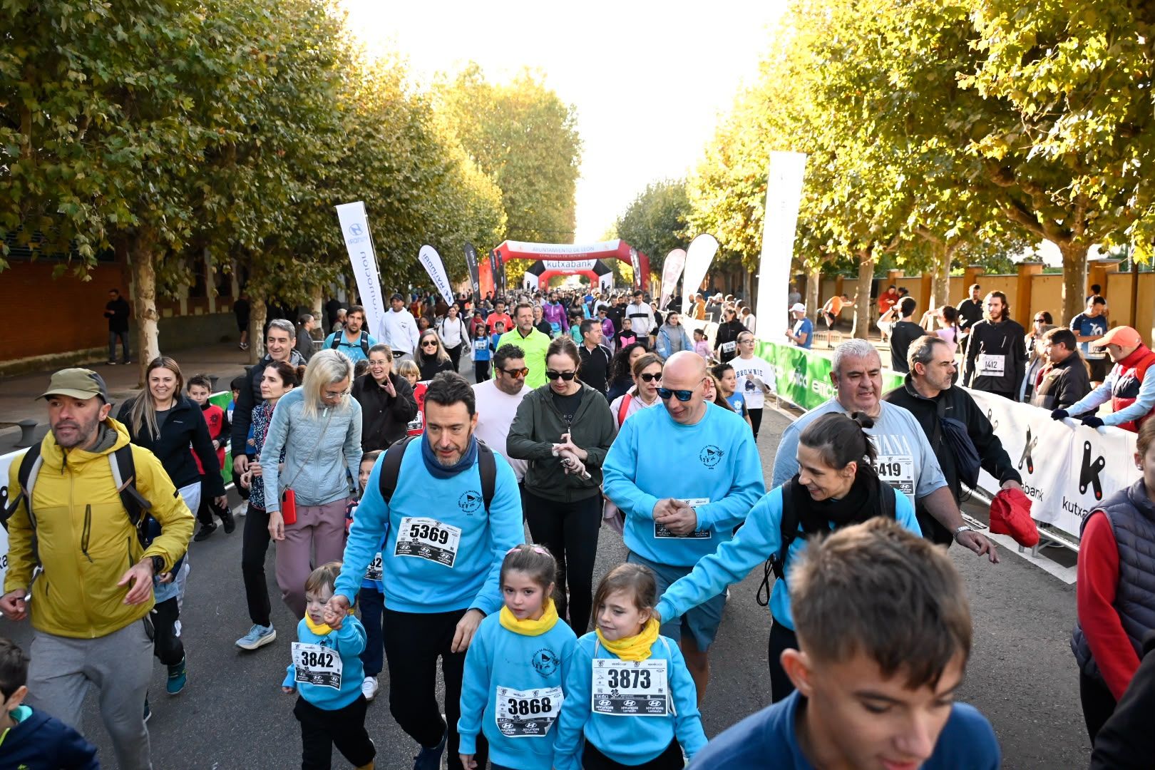 Los 10KM de León llenaron las calles de la capital desde primera hora de la mañana con cerca de 5.000 corredores. SAÚL ARÉN (8)