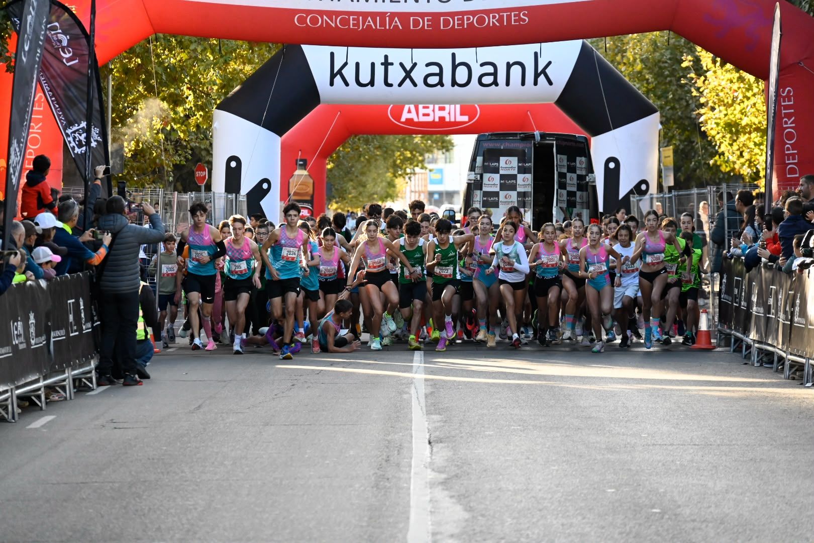 Los 10KM de León llenaron las calles de la capital desde primera hora de la mañana con cerca de 5.000 corredores. SAÚL ARÉN (17)