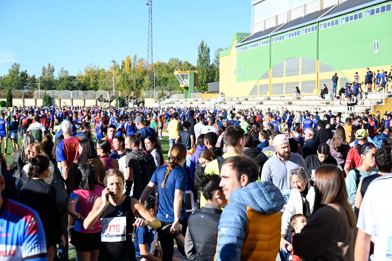 Los 10KM de León llenaron las calles de la capital desde primera hora de la mañana con cerca de 5.000 corredores. SAÚL ARÉN (24)