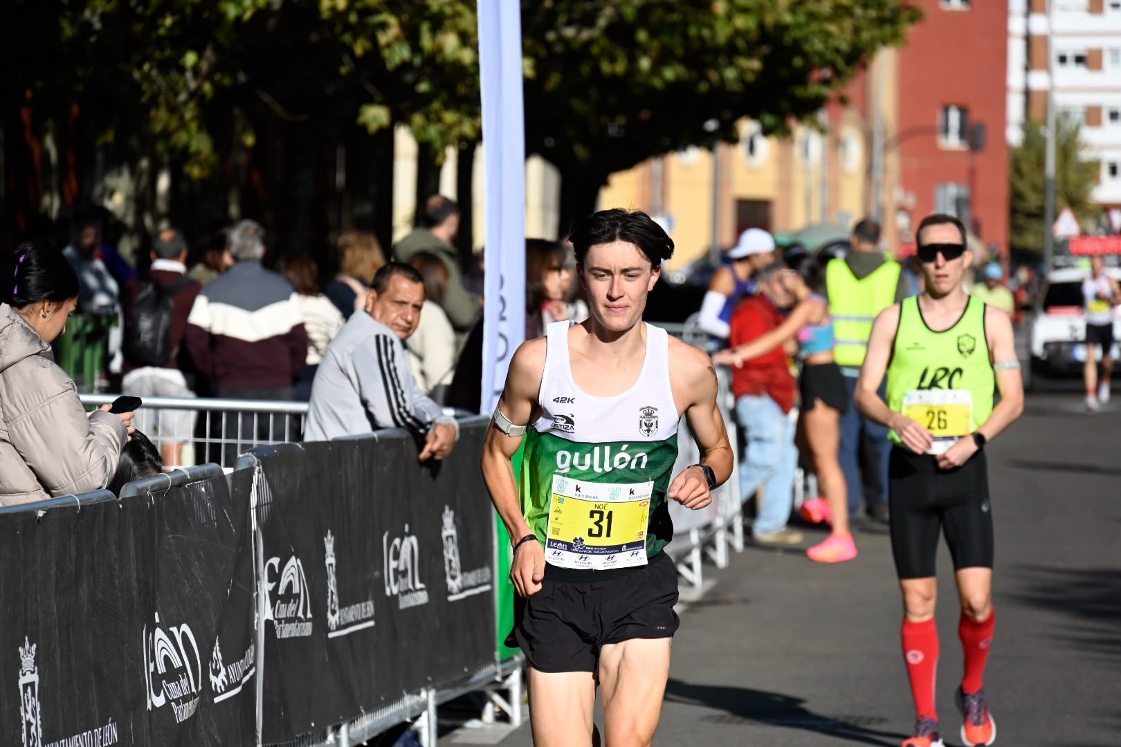 Los 10KM de León llenaron las calles de la capital desde primera hora de la mañana con cerca de 5.000 corredores. SAÚL ARÉN (27)