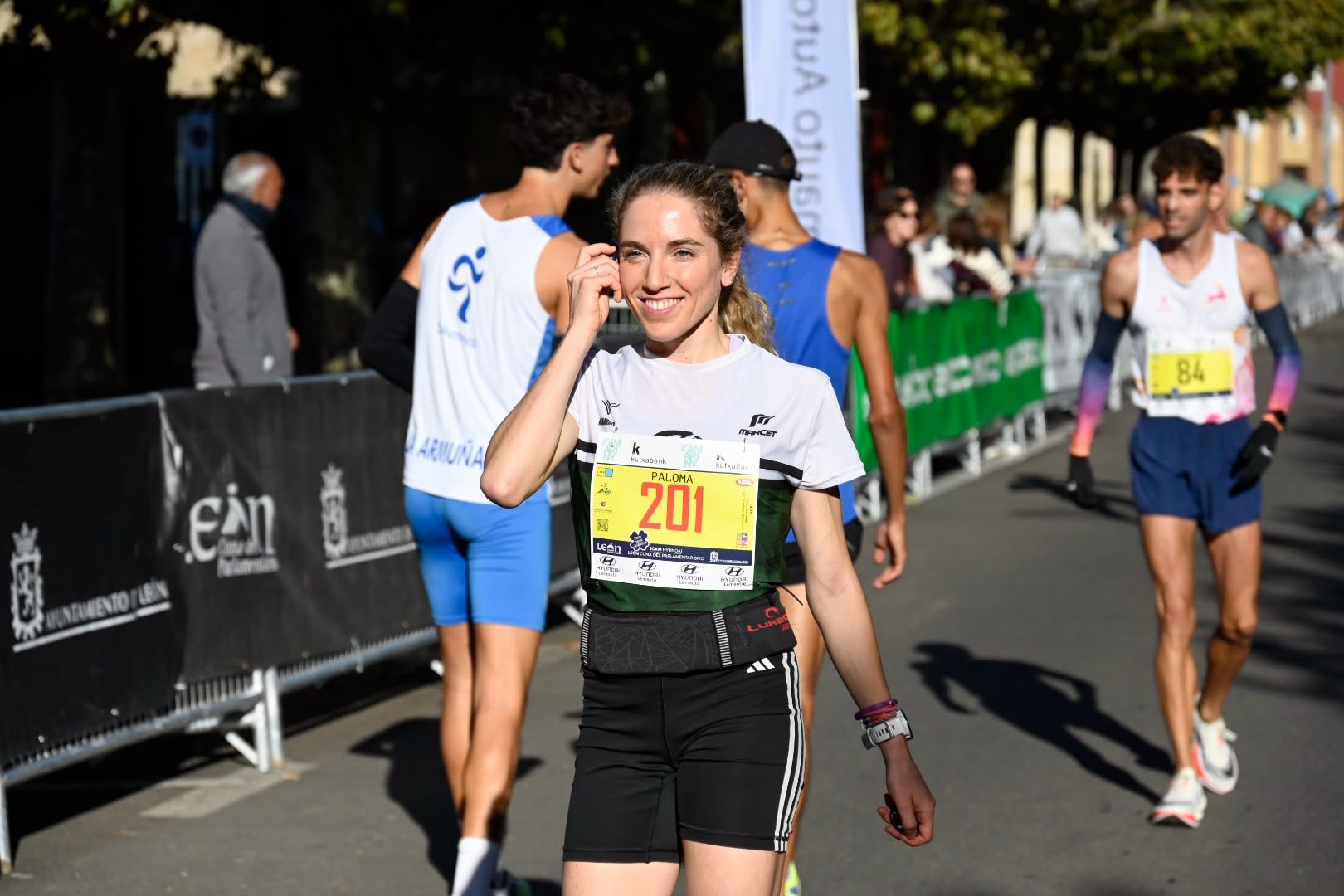 Los 10KM de León llenaron las calles de la capital desde primera hora de la mañana con cerca de 5.000 corredores. SAÚL ARÉN (28)