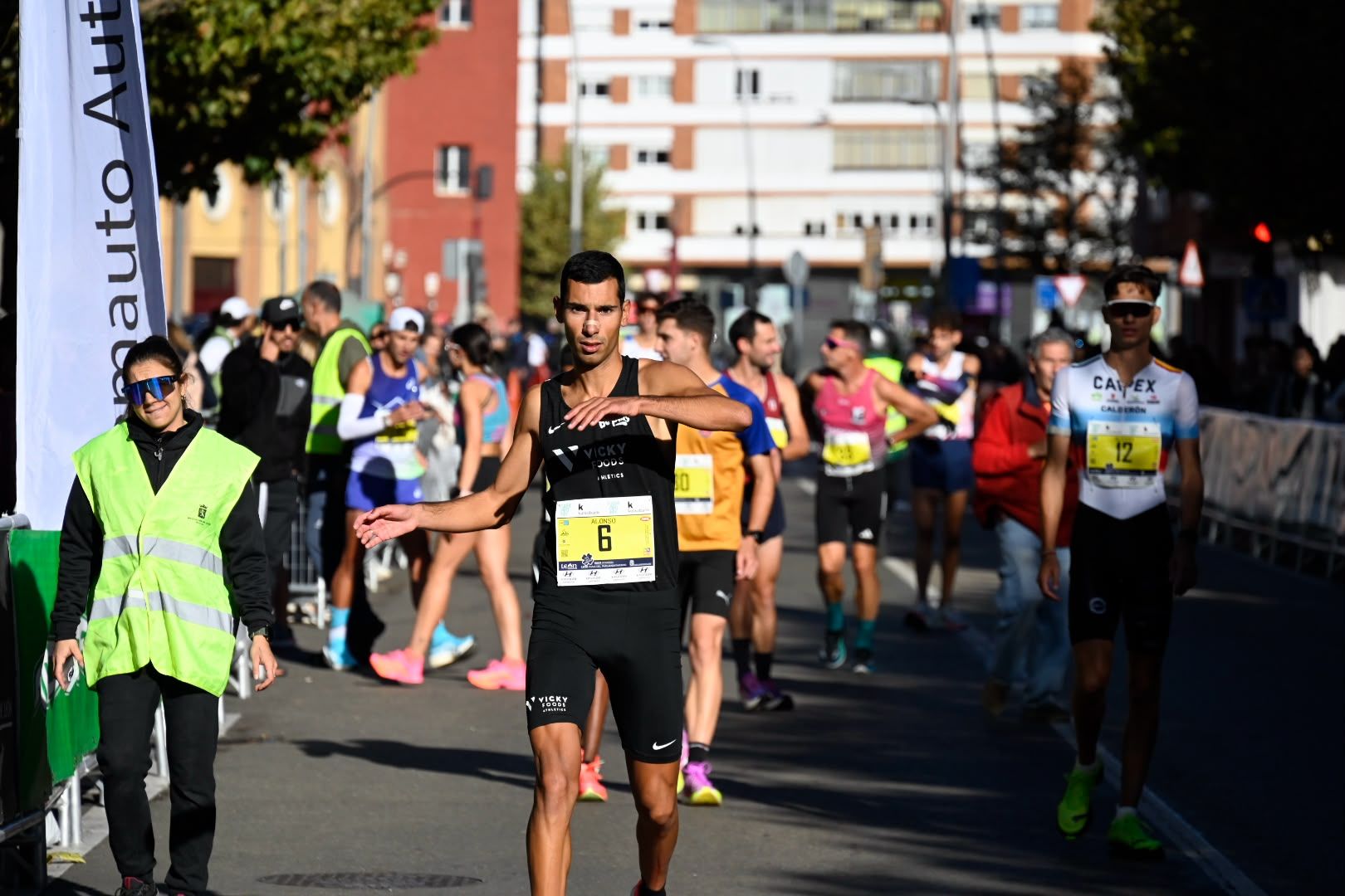 Los 10KM de León llenaron las calles de la capital desde primera hora de la mañana con cerca de 5.000 corredores. SAÚL ARÉN (33)