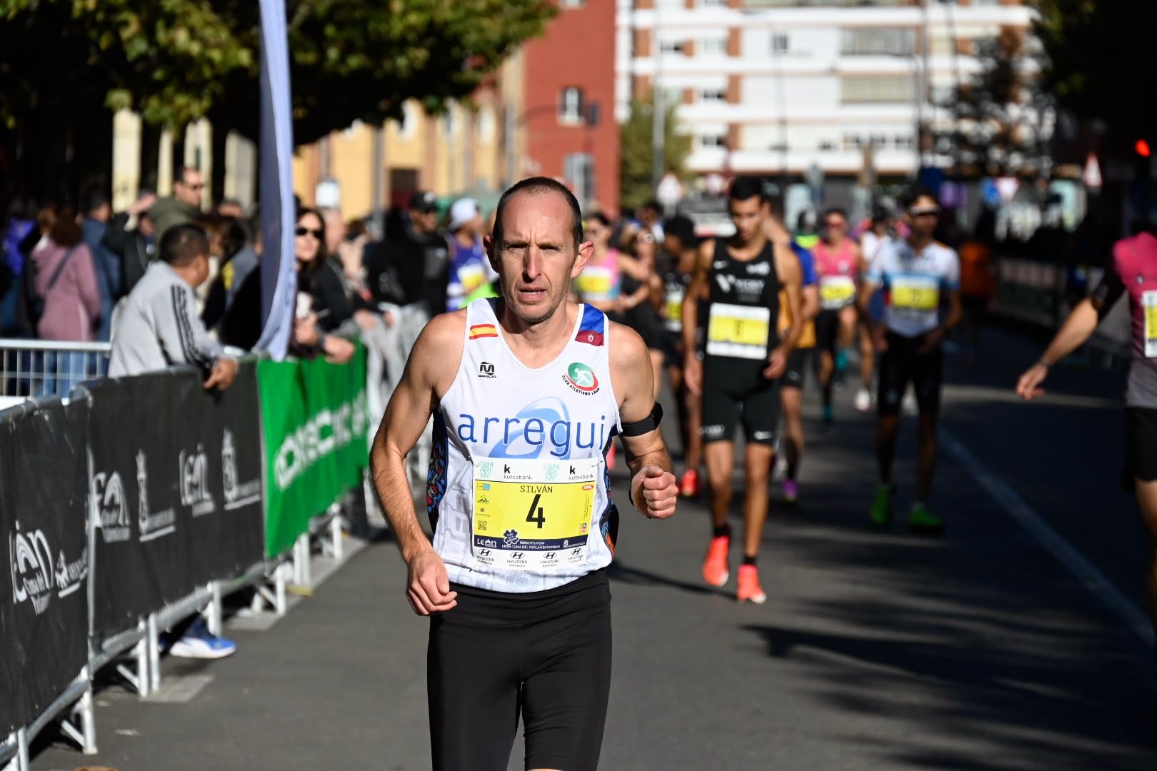 Los 10KM de León llenaron las calles de la capital desde primera hora de la mañana con cerca de 5.000 corredores. SAÚL ARÉN (37)