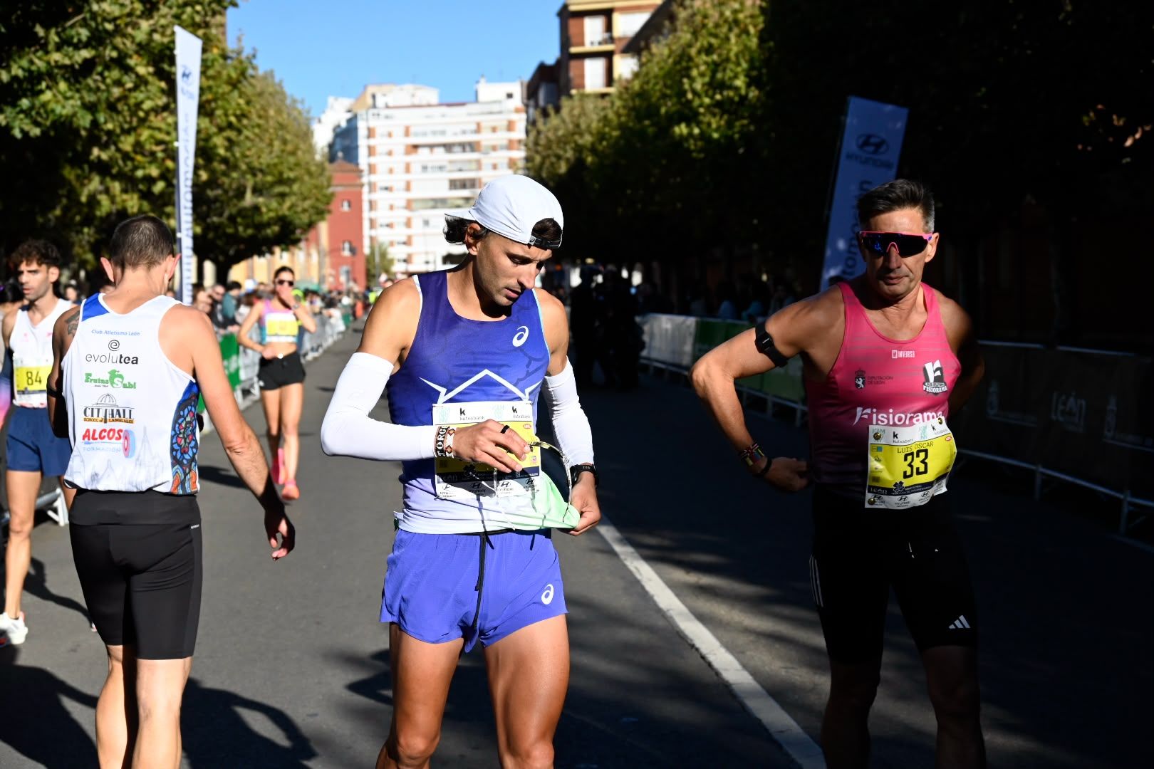 Los 10KM de León llenaron las calles de la capital desde primera hora de la mañana con cerca de 5.000 corredores. SAÚL ARÉN (39)