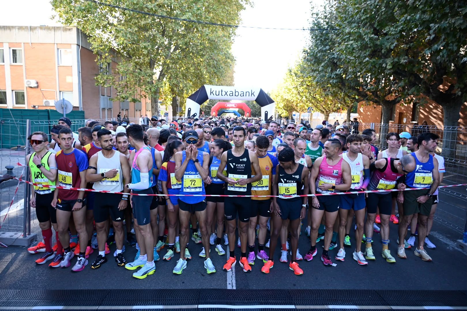 Los 10KM de León llenaron las calles de la capital desde primera hora de la mañana con cerca de 5.000 corredores. SAÚL ARÉN (45)