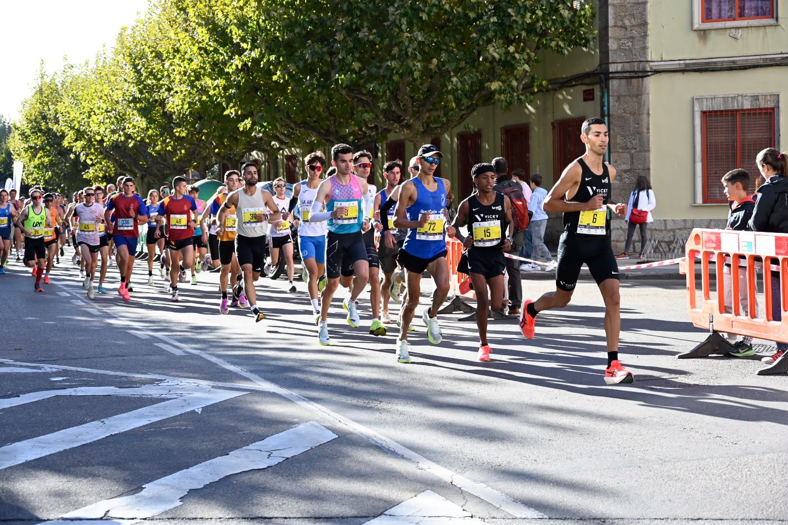 Los 10KM de León llenaron las calles de la capital desde primera hora de la mañana con cerca de 5.000 corredores. SAÚL ARÉN (46)
