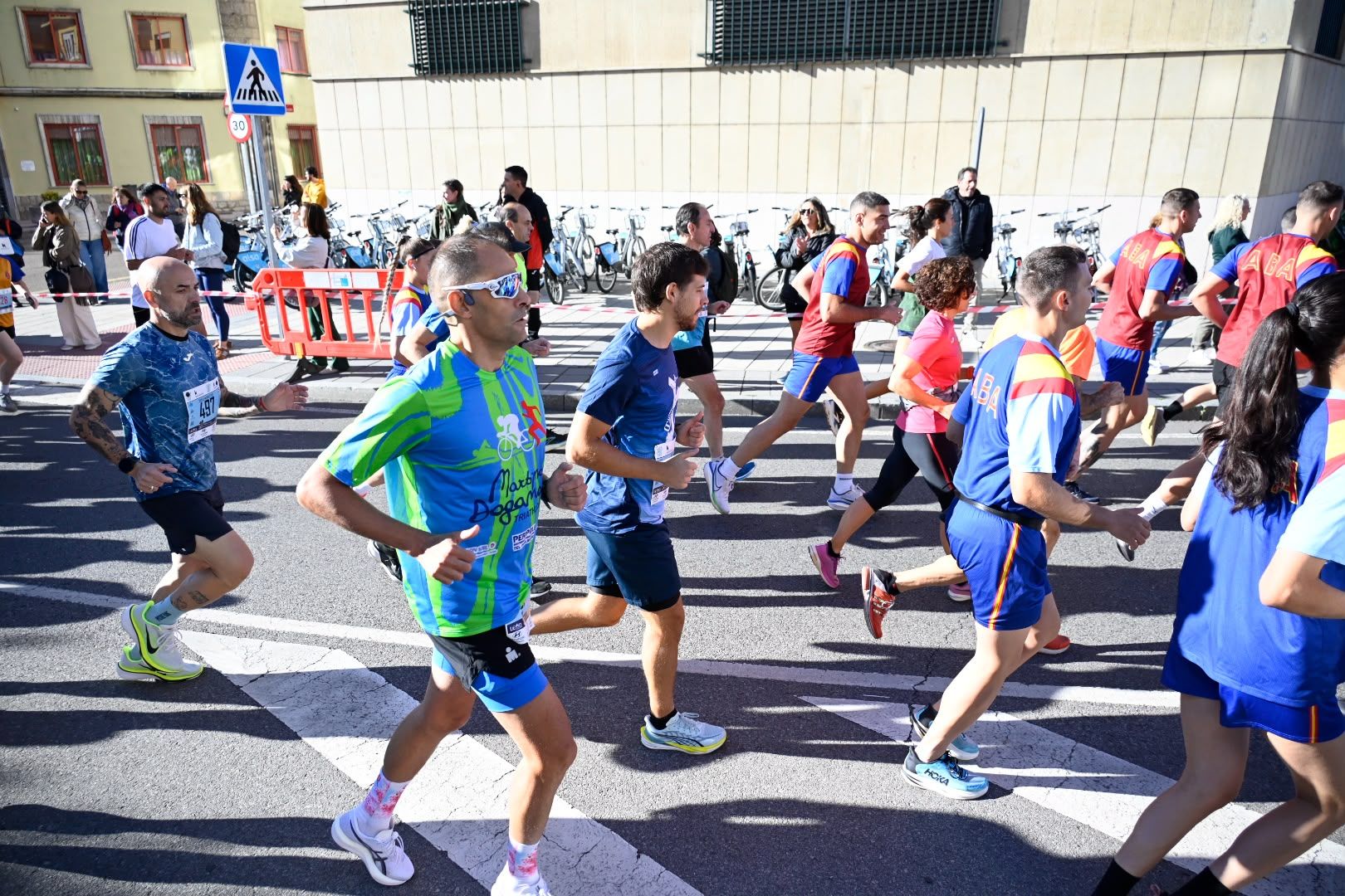 Los 10KM de León llenaron las calles de la capital desde primera hora de la mañana con cerca de 5.000 corredores. SAÚL ARÉN (56)