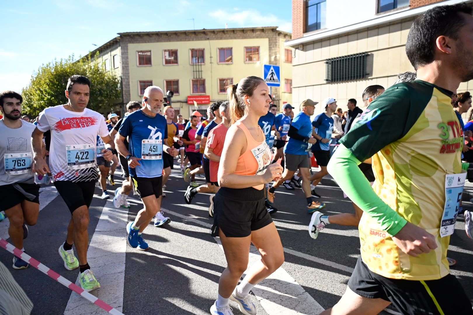 Los 10KM de León llenaron las calles de la capital desde primera hora de la mañana con cerca de 5.000 corredores. SAÚL ARÉN (60)
