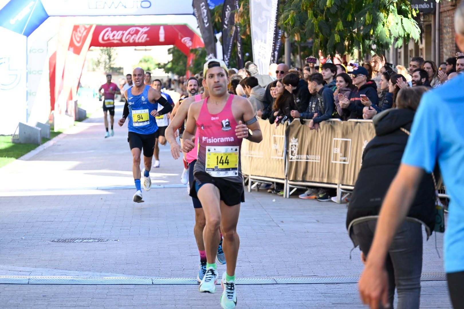 Los 10KM de León llenaron las calles de la capital desde primera hora de la mañana con cerca de 5.000 corredores. SAÚL ARÉN (64)