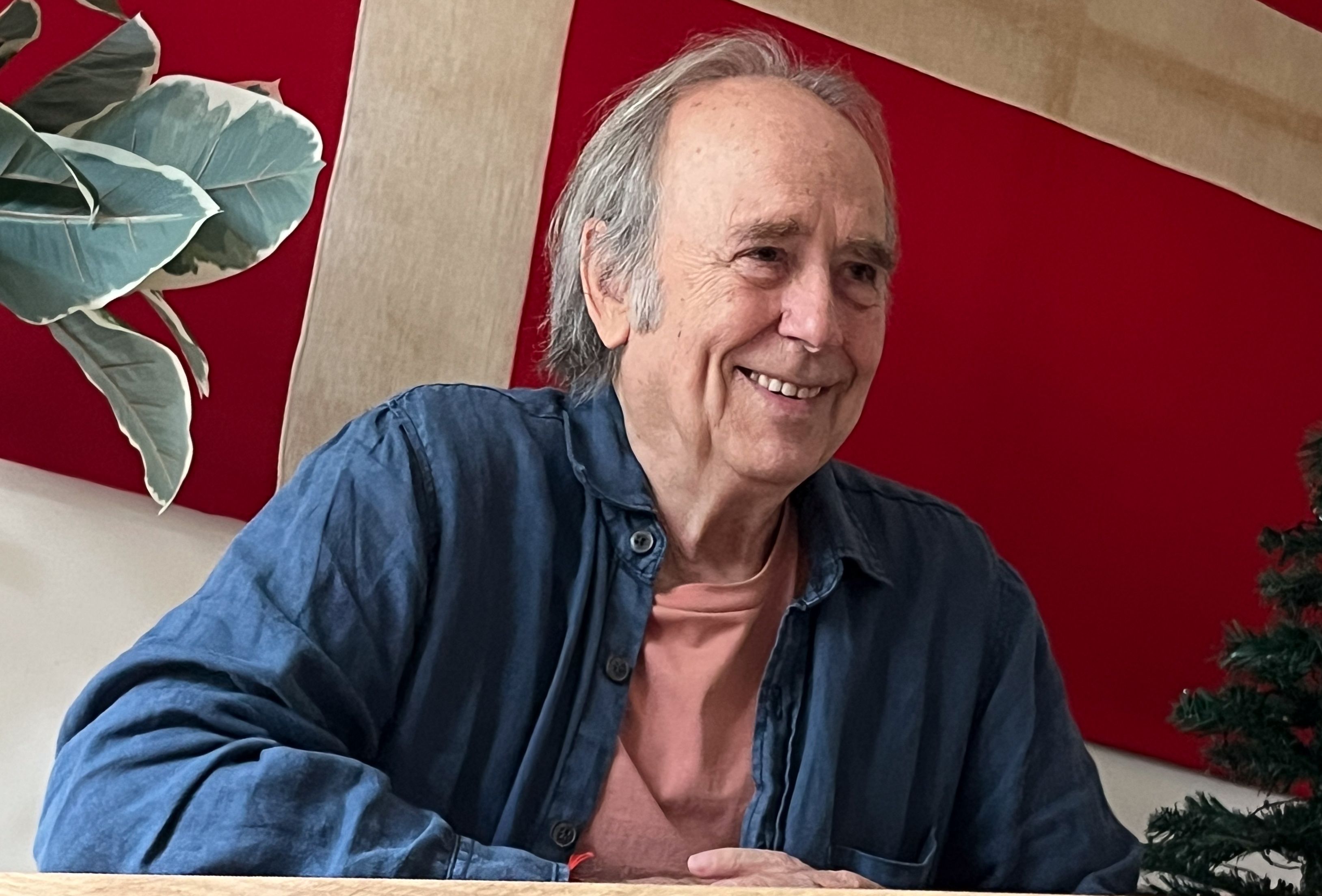 Joan Manuel Serrat durante la entrevista con La Nueva Crónica, el pasado sábado, en Madrid. | JOAQUÍN RICO MARTÍN
