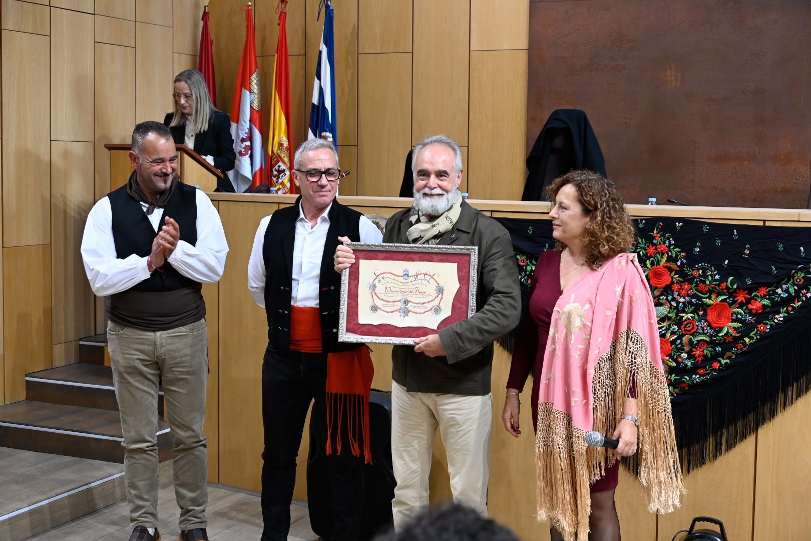 Villaquilambre rinde homenaje a Javier Emperador por su contribución a la conservación del patrimonio etnográfico leonés. | SAÚL ARÉN