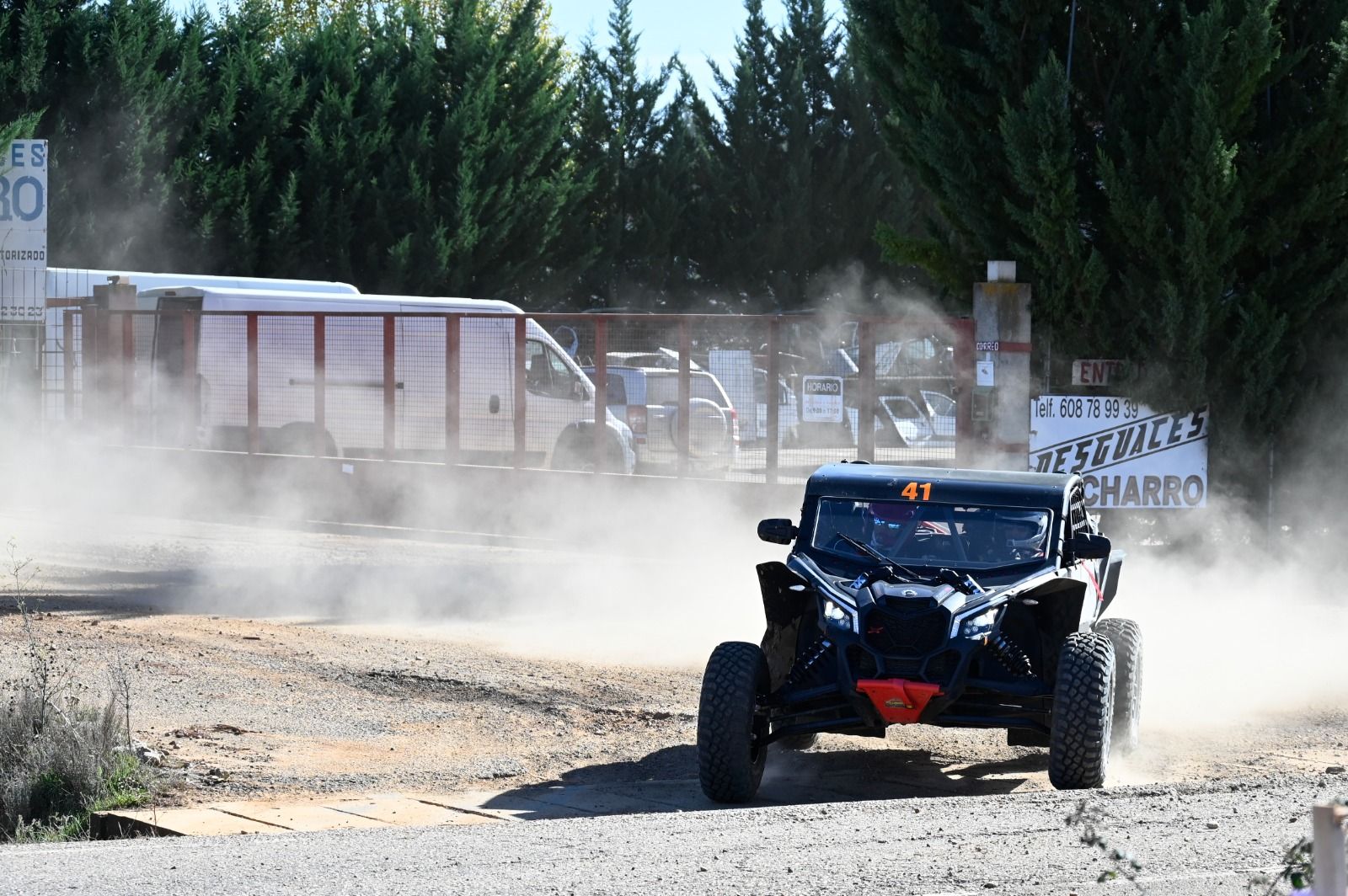 Uno de los momentos del Rallysprint de Tierra Tierras Bañezanas donde el oro fue para el asturiano Christian Gil. SAÚL ARÉN (9)