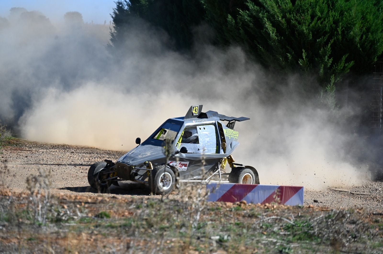 Uno de los momentos del Rallysprint de Tierra Tierras Bañezanas donde el oro fue para el asturiano Christian Gil. SAÚL ARÉN (1)