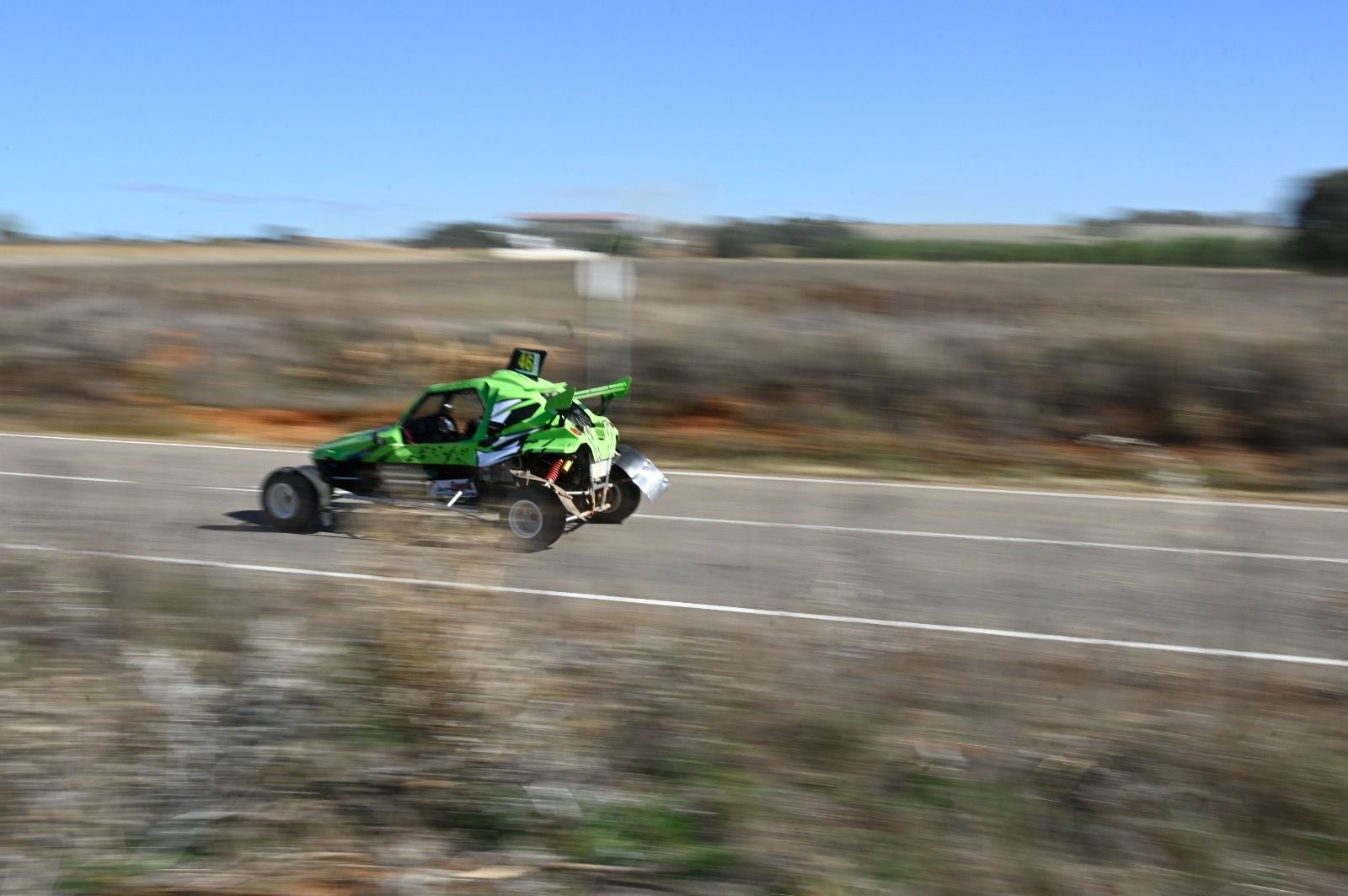 Uno de los momentos del Rallysprint de Tierra Tierras Bañezanas donde el oro fue para el asturiano Christian Gil. SAÚL ARÉN (3)