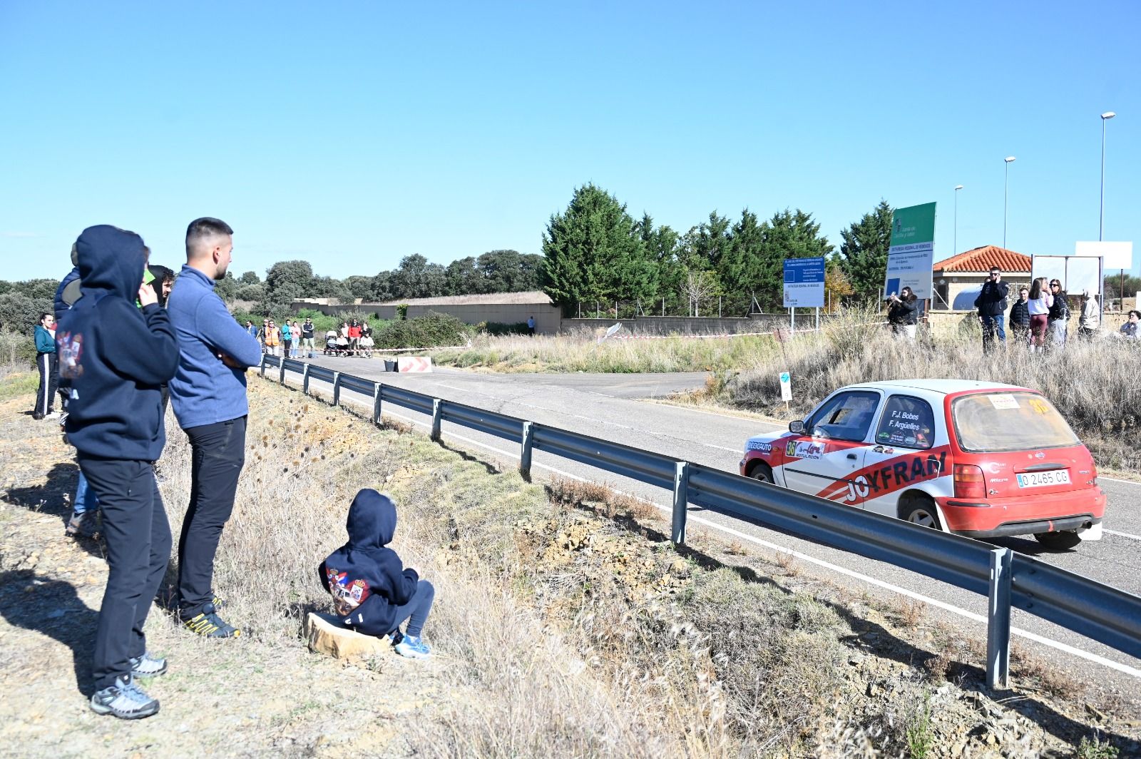 Uno de los momentos del Rallysprint de Tierra Tierras Bañezanas donde el oro fue para el asturiano Christian Gil. SAÚL ARÉN (5)