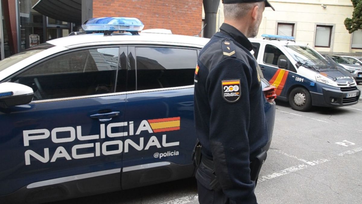 Policías salvan la vida de un bebé en León