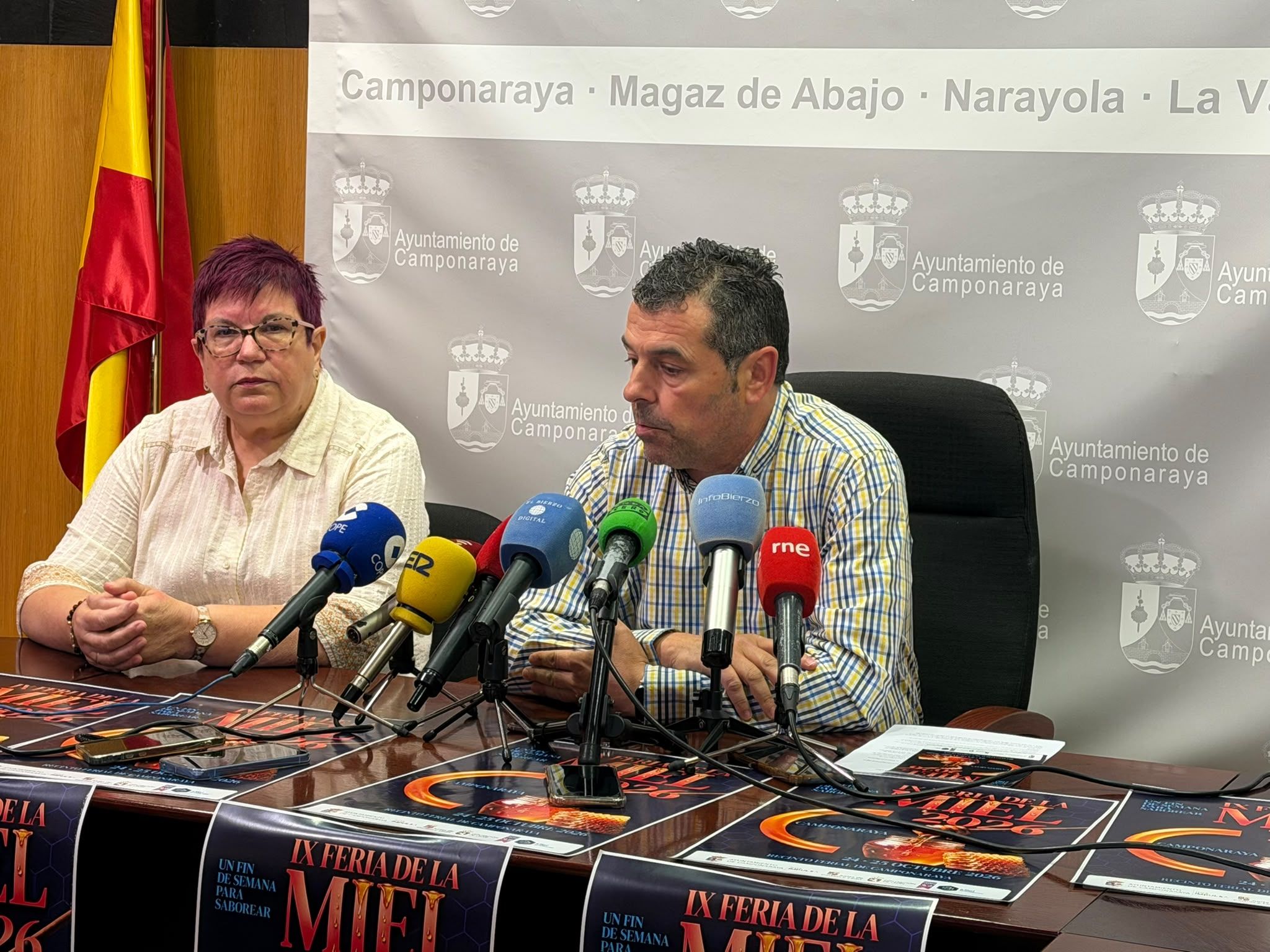 Javier Morán durante la valoración de la dura campaña que afrontan los apilcultores bercianos. RAÚL FERNÁNDEZ