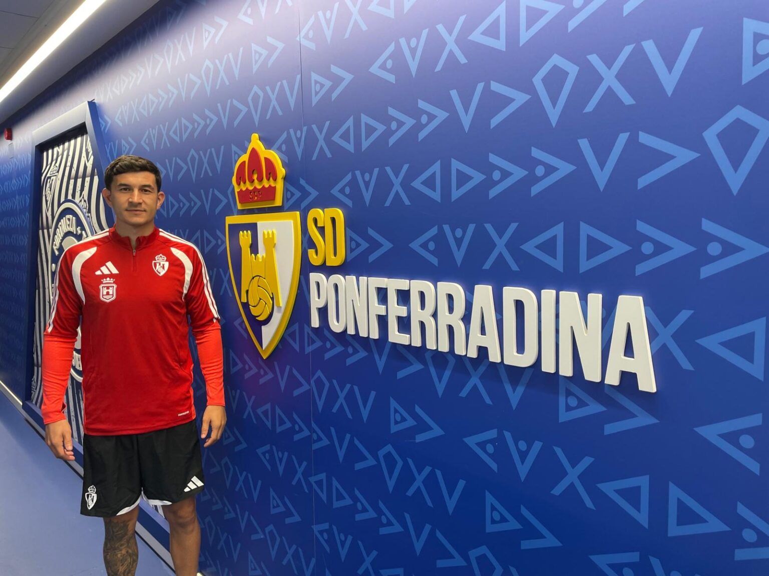 El berciano Saúl Crespo se suma a los entrenamientos de la Deportiva. | SDP