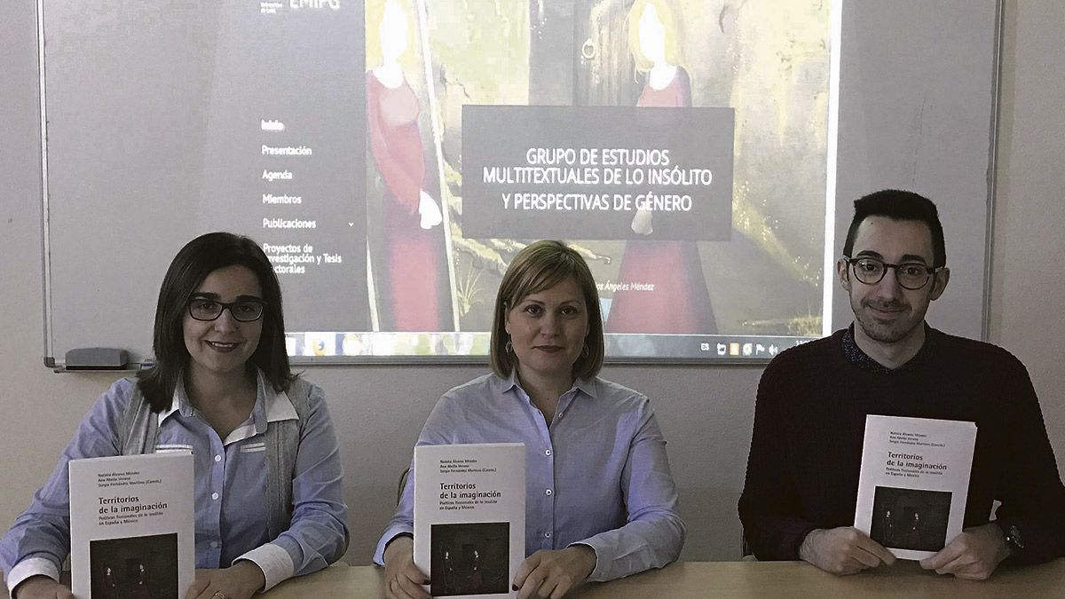 Los autores del volumen, Ana Abello, Natalia Álvarez y Sergio Fernández.