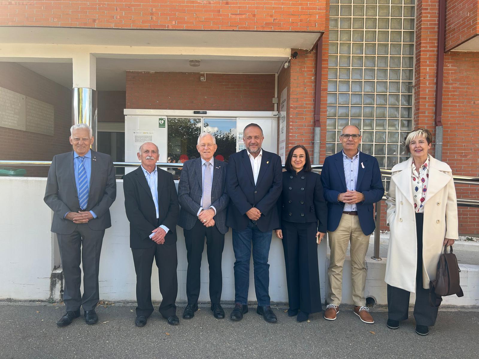 El presidente de la Diputación visitó el Centro Asistencial Nuestra Señora del Valle de La Bañeza.